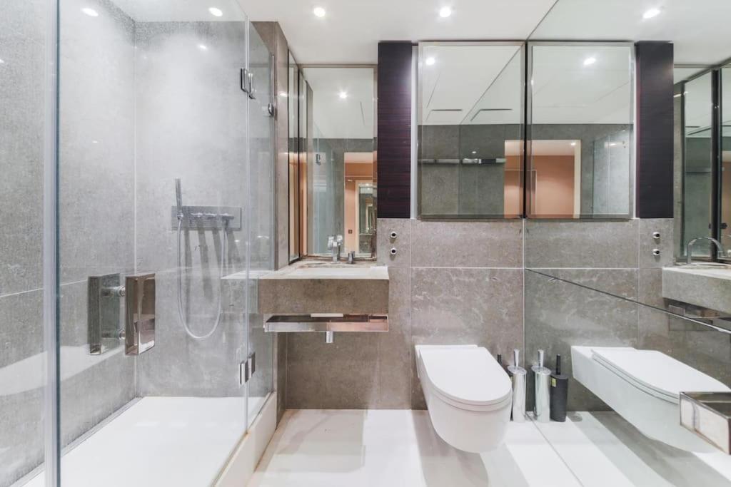 לונדון Skyview Waterside City Luxury Apartment מראה חיצוני תמונה
